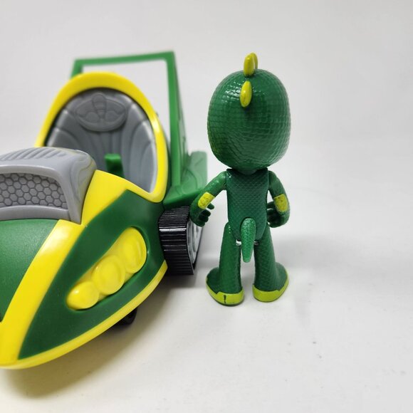 Pj Masks Gekko Mobile Toy Vehicle With Gekko Figure Green and Yellow - Picture 7 of 9